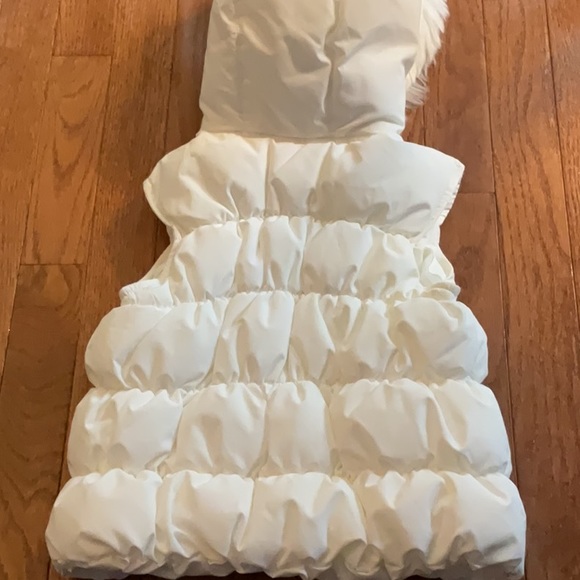 White fur trim puffer vest new - Picture 4 of 5